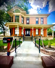 1890s Victorian Art House | Mesa Views | Fire Pit - Image 3