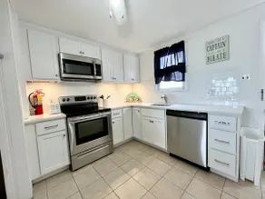 Avalon BEACH BLOCK with a POOL: 1 Bedroom - Image 3