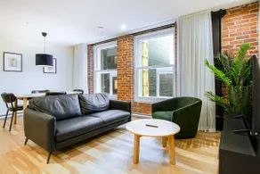 Barricade Lofts | By Lofts Vieux-Qc | BA302 - Image 2