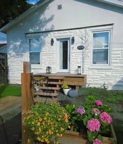 Entire house with Free Parking- 10 min to Montreal - Image 2