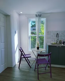 Entire house with Free Parking- 10 min to Montreal - Image 4