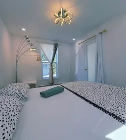 Entire house with Free Parking- 10 min to Montreal - Image 3
