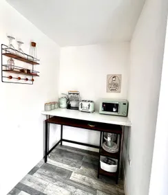 Bumblebee Wing Deluxe Studio + WC London city stay - Image 5