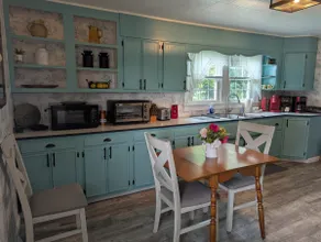 Little Blue Farmhouse - Image 5