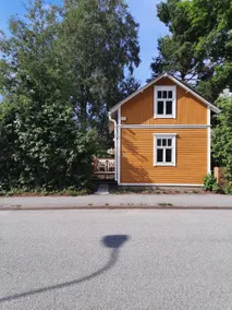 Idyllic small house in the city center - Image 2