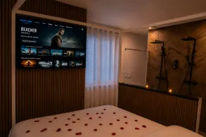 Private Hot Tub – Bali Zen Suite | Rouen - Image 3