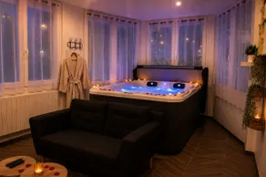 Private Hot Tub – Bali Zen Suite | Rouen - Image 2