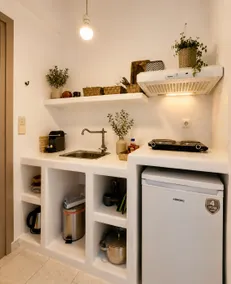Fully-equipped Accommodation with Sea View - Image 5