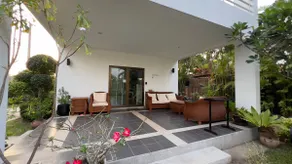 Le Corbusier Style Villa In Green Neighbourhood with Pool - Image 4