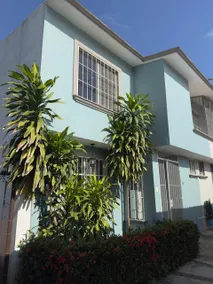 House with 24/7 surveillance (3 bedrooms, 2.5 bathrooms) - Image 2