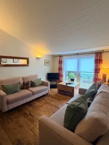 Viking Cottage on the Banks of Loch Long Arrochar - Image 4