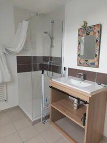 Apartment in detached house - Image 3
