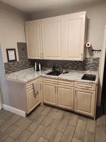 DJ's hideout on 421 “Unit 4” - Image 2
