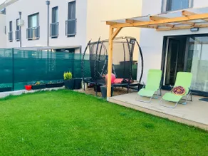 Apartment with parking and garden - Image 5