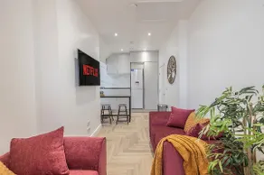 City Centre Balcony Apartment, Incredible Location - Image 5