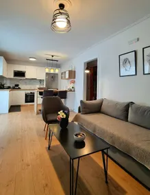 Dora's Signature Apt • 15 min to Airport - Image 2