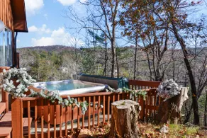 Helen Lodge with Hot Tub and Sauna, 2 min to Helen - Image 2