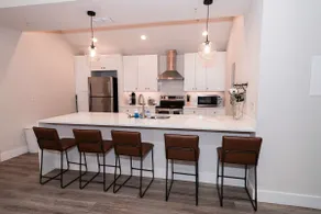 Freshly Renovated Apt - Steps from TIAA Bank Field - Image 2