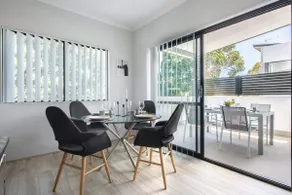 Chic Exec 2bdr 2bath -River, FREO, Parking, AC - Image 3