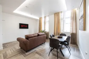 Luxury 2 Bed, City Centre, With Free standing Bath - Image 3