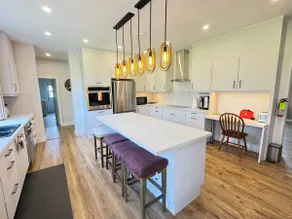 Island Haven Retreat-Luxury Stay Near Marina - Image 4