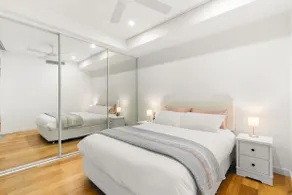 Central stylish 1 bedroom with balcony and air-con - Image 2