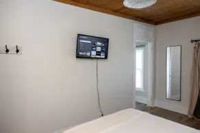 Hotel Like Room at the Historic Dimmick Inn (8) - Image 4