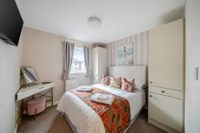1 Bed Cabin - Sleeps 2 - Pets - 2 Min To Beach - Image 2