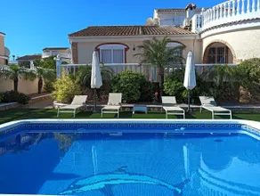 Villa Private Pool 4 B’Rooms Sleeps 10 EV Charger - Image 2