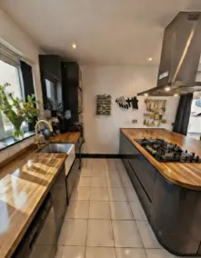 5 bedrooms 11 guests 3 toilet Secure area 233 Wifi - Image 3