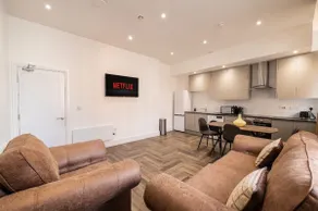 MODERN, FURNISHED LEICESTER CITY CENTRE APARTMENT! - Image 5