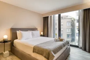 Refined Studio | Prime Location+Rooftop+Gym - Image 2