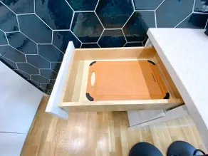 Amenity Haven: Stylish Suite for Urban Escapes - Image 5