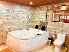 Valle de la Laguna cabin, Jacuzzi and lake view - Image 4