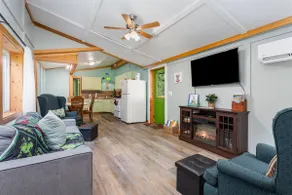 Frog Hollow · Sleeps 4 · Hot Tub · No Pet Fees - Image 4