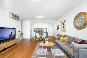 King's Park 2BR CBD Apartment with FREE Parking - Image 2