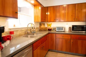Shamrock Oasis, Pool Table and Ping-Pong, Sleeps 8 - Image 5