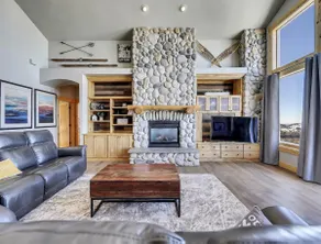 Skyview Chalet - amazing views with a spa - Image 2