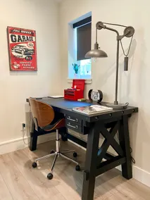 Dean's Garage: Moto Style Luxe Home Central Auburn - Image 5