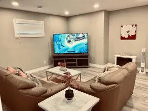 CLEAN & Chic,2 bedroom basement, private entrance! - Image 3