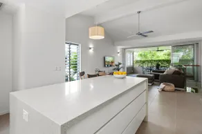 Close to Beach and cafes…family and pet friendly - Image 3