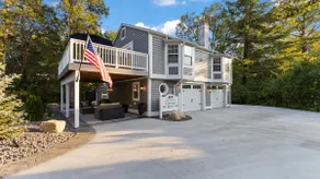Columbia Street Carriage House - Image 3