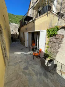 Charming vaulted studio • heart of a Corsican village - Image 4