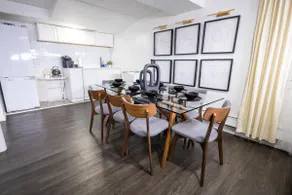 Minimal 1bed APT basement w/free parking - Image 4