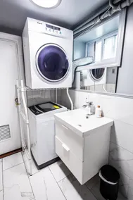 Minimal 1bed APT basement w/free parking - Image 3