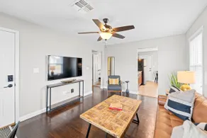 Cozy King Bed Apartment A - Image 4