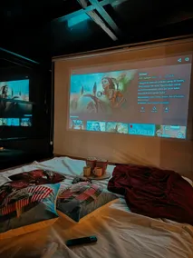White Queen Cinema Tower Bungalow - Image 2