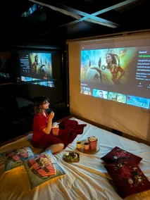 White Queen Cinema Tower Bungalow - Image 3