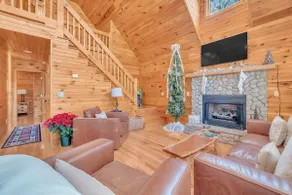Hot tub, game room and large covered porch - Image 2