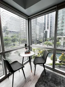 BGC condo with city view - Image 4